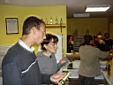 Juju et Caro ne chment pas au bar.